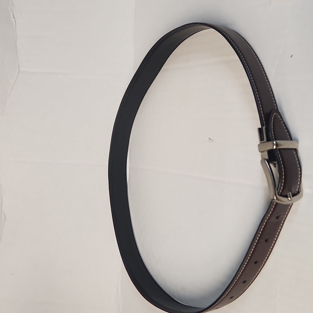 EUC Tommy Hilfiger Men's sz L 30-32 Synthetic Leather Belt